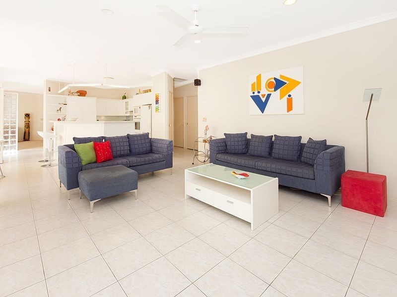 9 Pine County Place, Bellbowrie QLD 4070