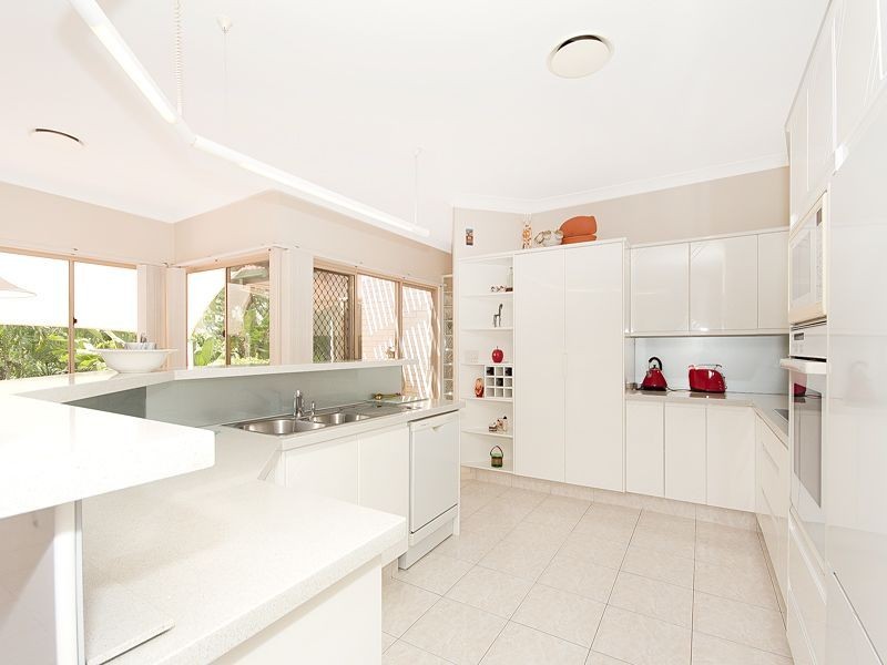 9 Pine County Place, Bellbowrie QLD 4070