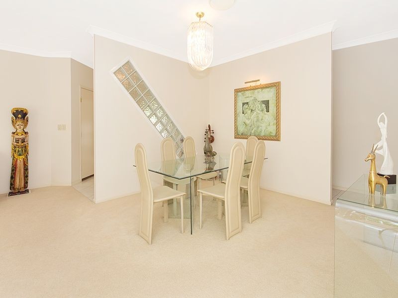 9 Pine County Place, Bellbowrie QLD 4070