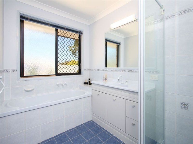 5 Pioneer Crescent, Bellbowrie QLD 4070