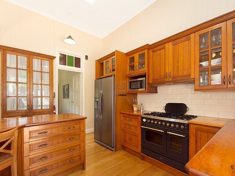 154 Boscombe Road, Brookfield QLD 4069