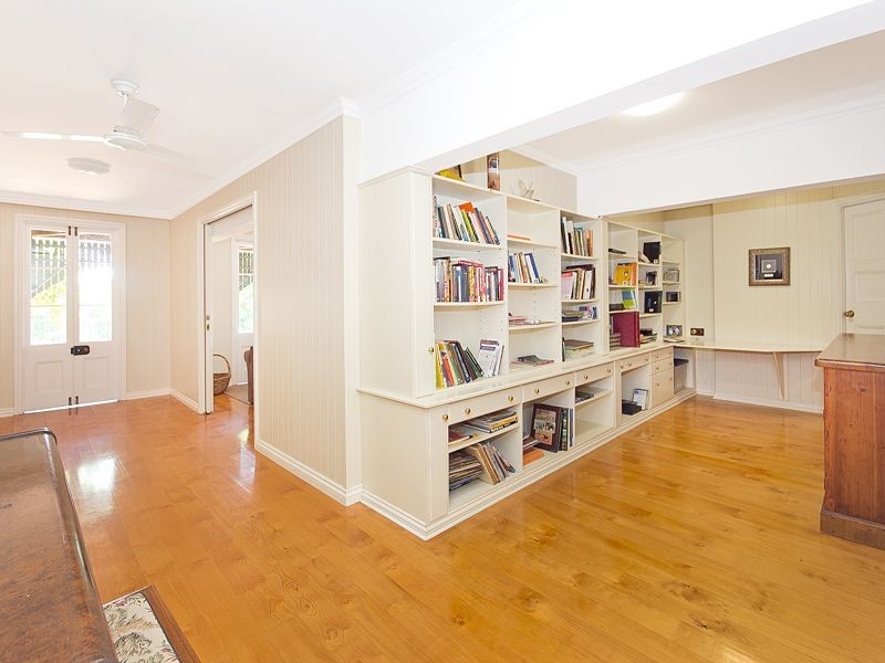 154 Boscombe Road, Brookfield QLD 4069