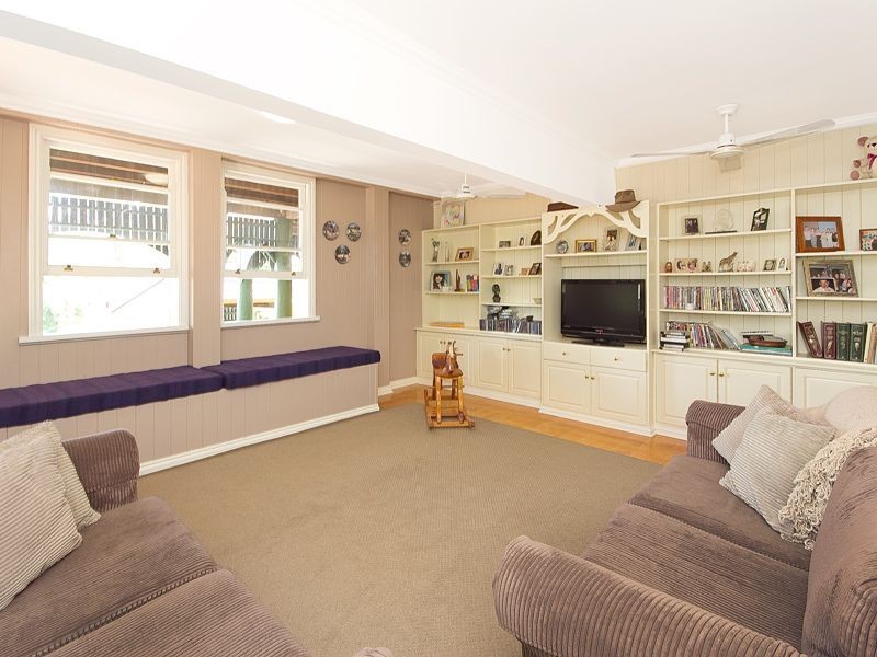 154 Boscombe Road, Brookfield QLD 4069