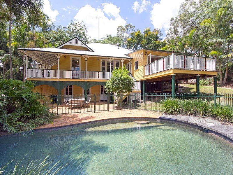 154 Boscombe Road, Brookfield QLD 4069