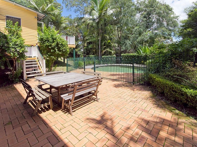 154 Boscombe Road, Brookfield QLD 4069