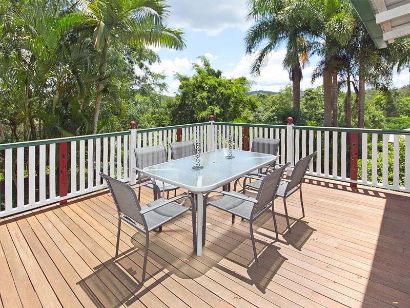 154 Boscombe Road, Brookfield QLD 4069