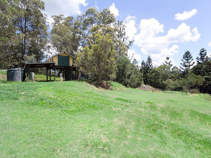 154 Boscombe Road, Brookfield QLD 4069