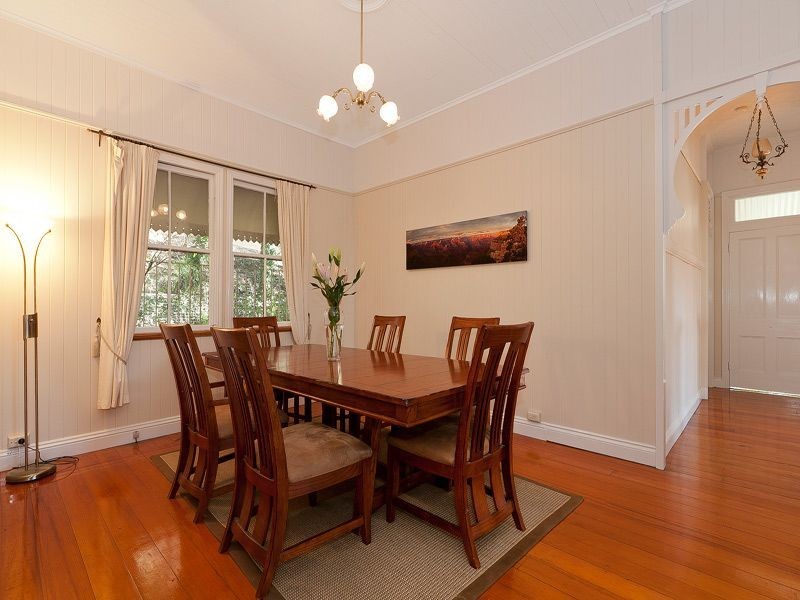 16 Kings Road, Taringa QLD 4068