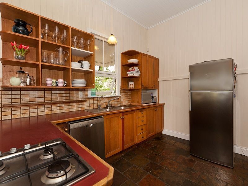 16 Kings Road, Taringa QLD 4068