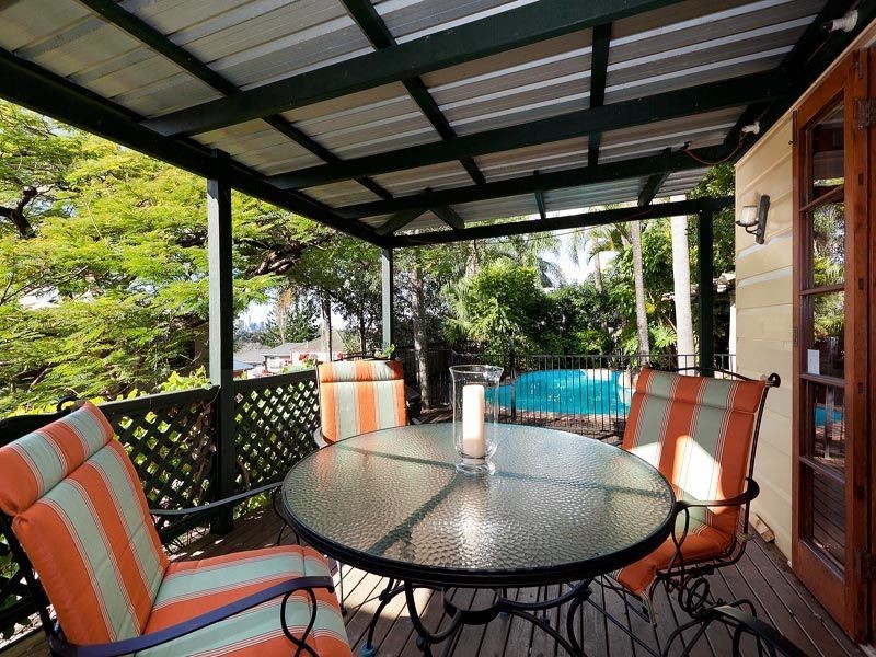 16 Kings Road, Taringa QLD 4068