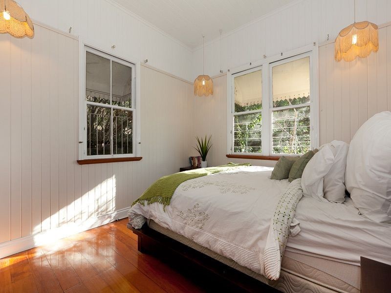 16 Kings Road, Taringa QLD 4068