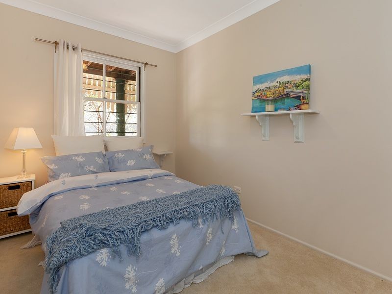 16 Kings Road, Taringa QLD 4068
