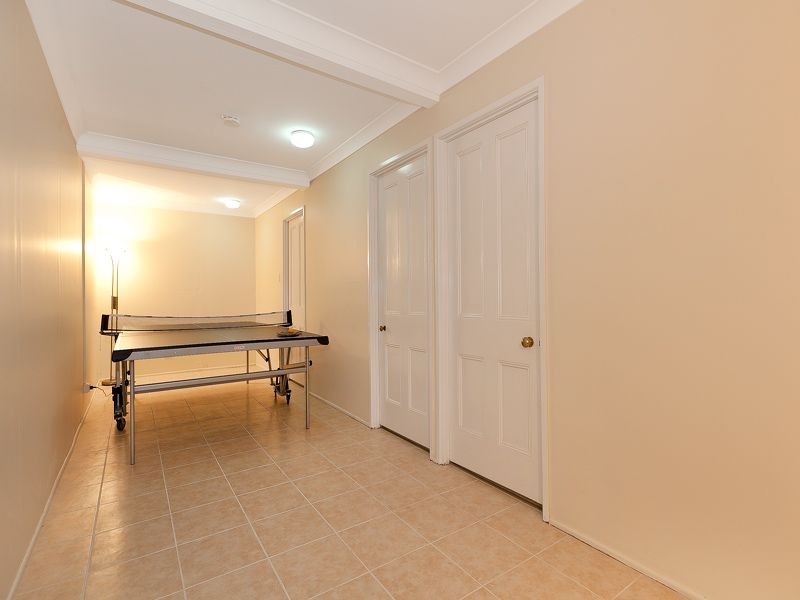16 Kings Road, Taringa QLD 4068