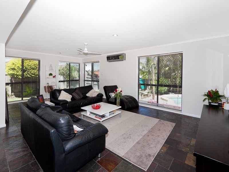 8 Crestwood Place, Moggill QLD 4070