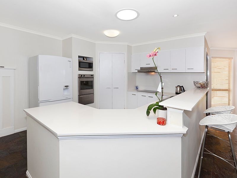 8 Crestwood Place, Moggill QLD 4070