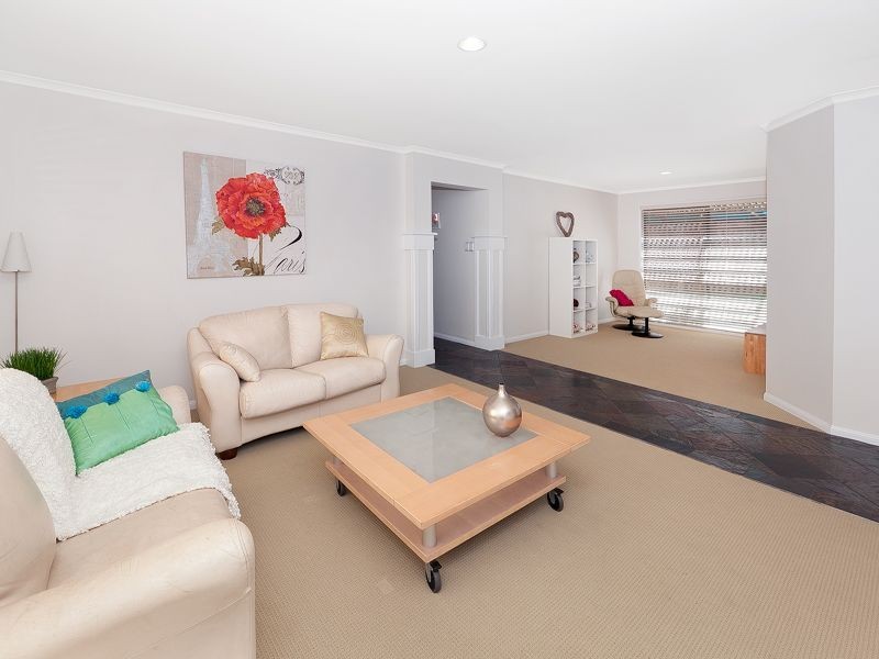 8 Crestwood Place, Moggill QLD 4070