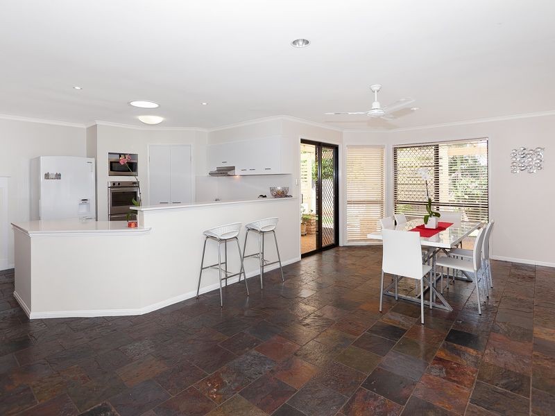 8 Crestwood Place, Moggill QLD 4070