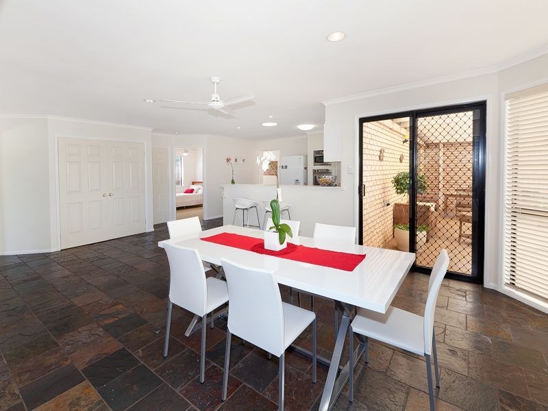 8 Crestwood Place, Moggill QLD 4070