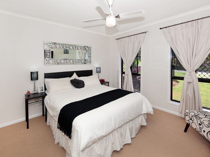 8 Crestwood Place, Moggill QLD 4070