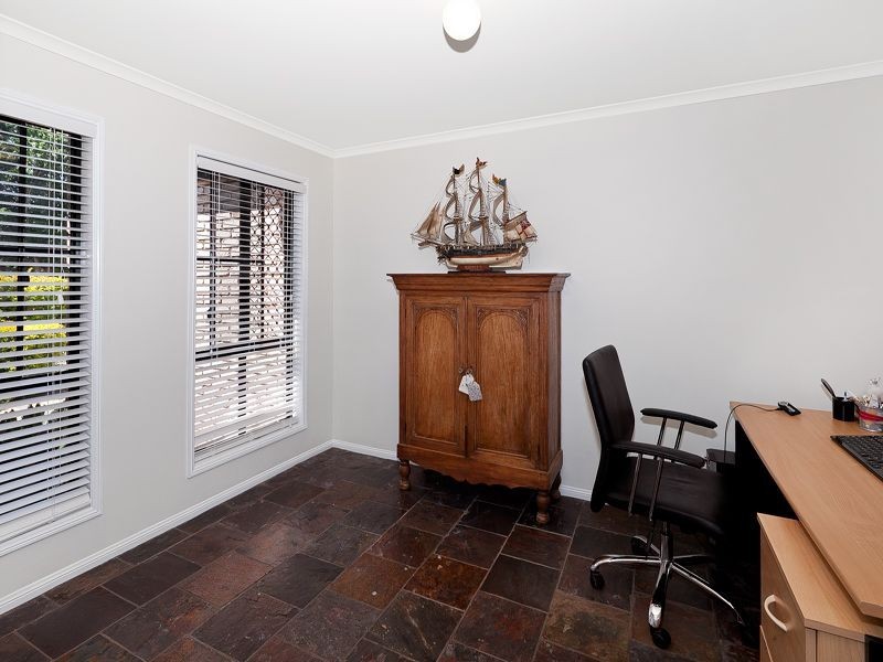 8 Crestwood Place, Moggill QLD 4070