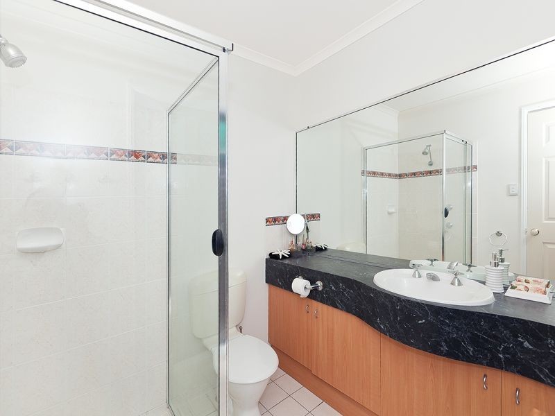 8 Crestwood Place, Moggill QLD 4070