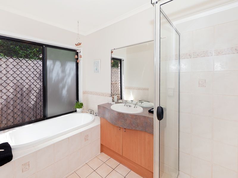 8 Crestwood Place, Moggill QLD 4070