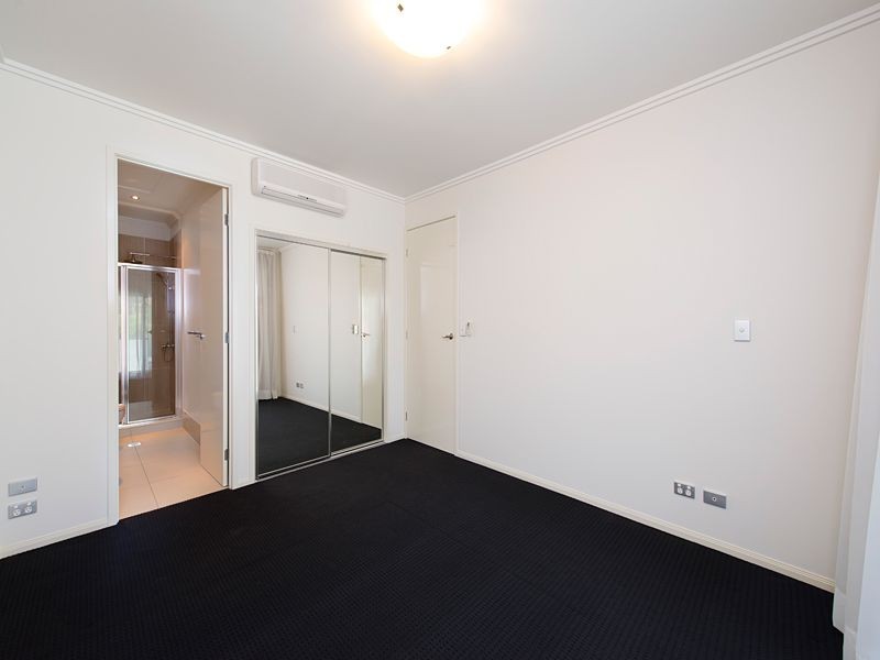 302/28 Dengate Lane, St Lucia QLD 4067