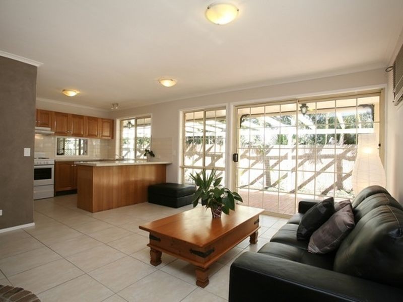 5 Lyall Close, Riverhills QLD 4074