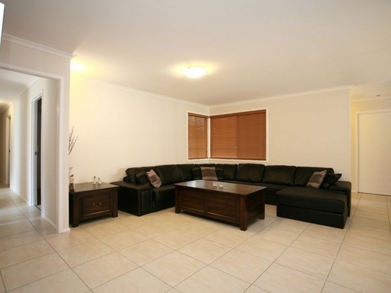 5 Lyall Close, Riverhills QLD 4074