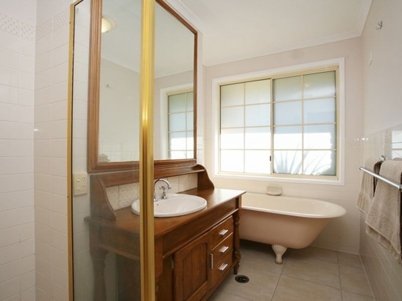 5 Lyall Close, Riverhills QLD 4074