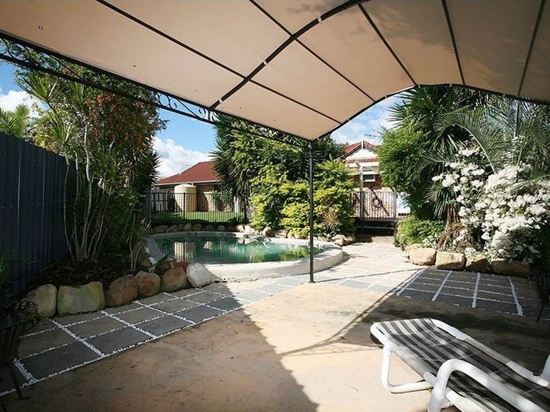 5 Lyall Close, Riverhills QLD 4074