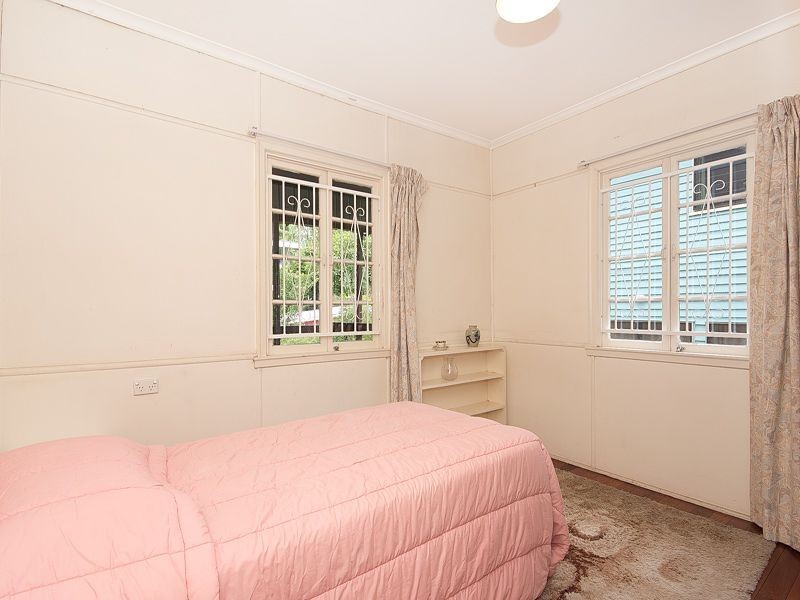 53 Orchard Terrace, St Lucia QLD 4067