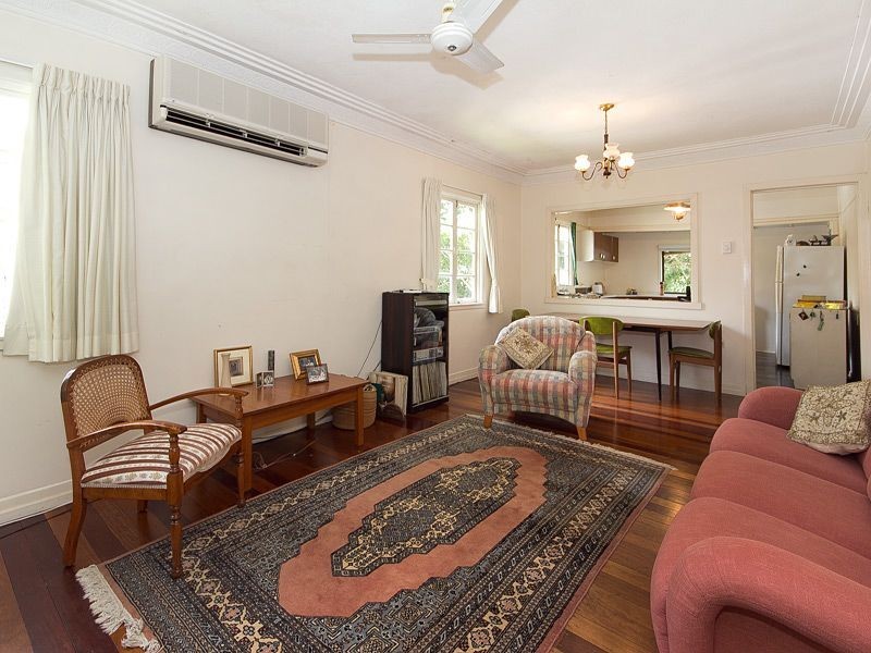 53 Orchard Terrace, St Lucia QLD 4067