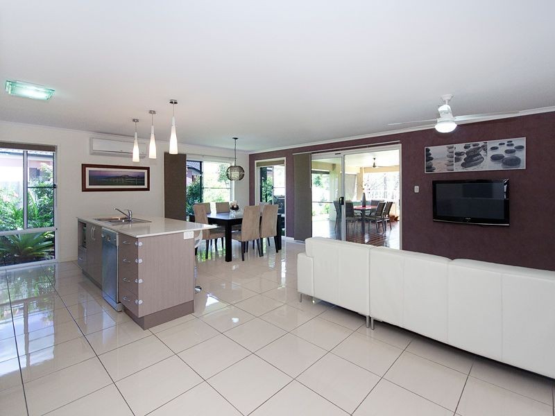 49 Westaway Crescent, Bellbowrie QLD 4070