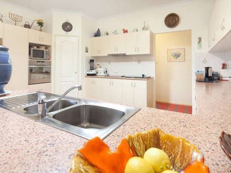 19 Greenwood Close, Moggill QLD 4070