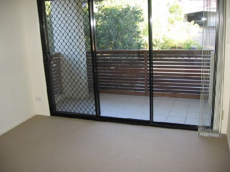 2/59 Woodstock Road, Toowong QLD 4066