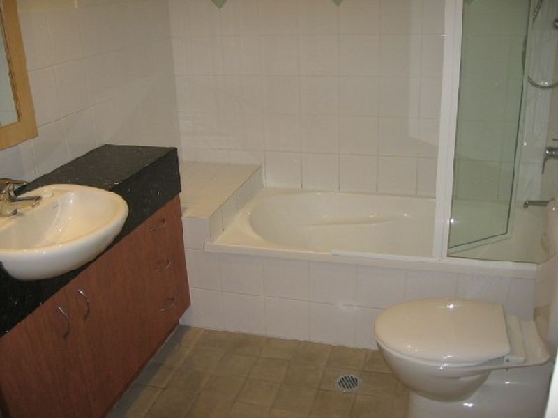 2/59 Woodstock Road, Toowong QLD 4066