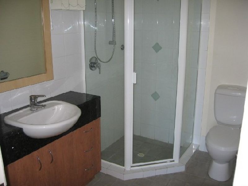 2/59 Woodstock Road, Toowong QLD 4066