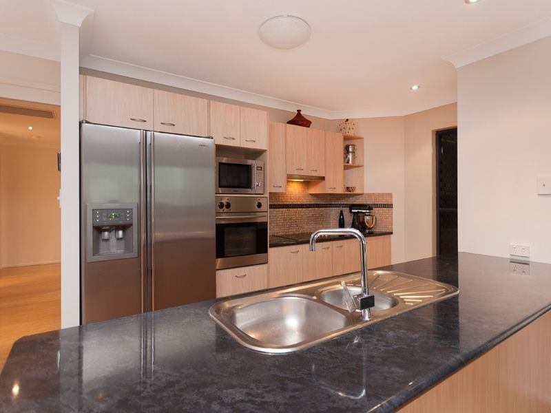 16 Brentwood Place, Moggill QLD 4070