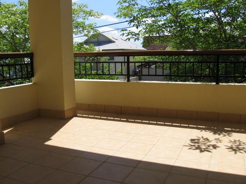 5 Kensington Terrace, Toowong QLD 4066