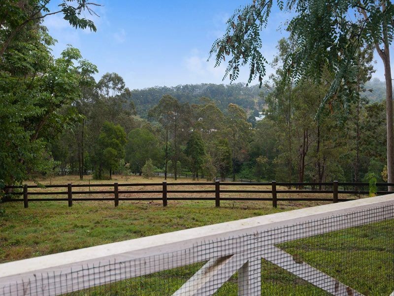 195 Gold Creek Road, Brookfield QLD 4069