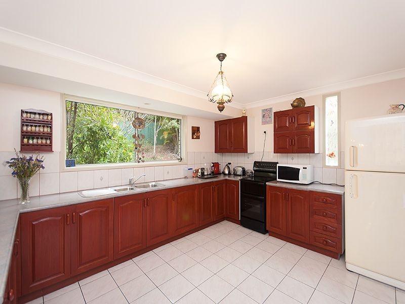 31 Pine County Place, Bellbowrie QLD 4070