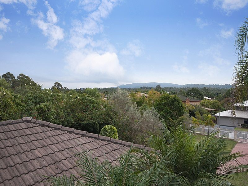 31 Pine County Place, Bellbowrie QLD 4070