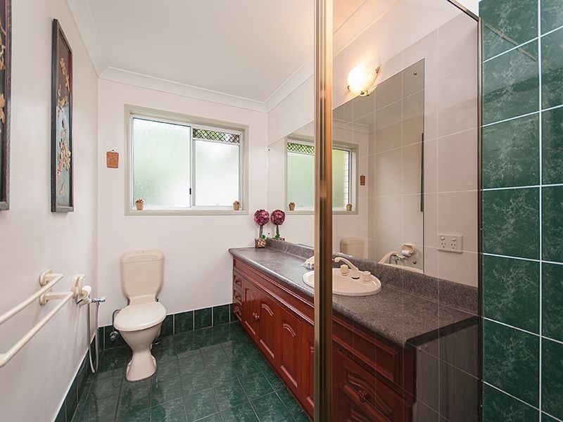 31 Pine County Place, Bellbowrie QLD 4070