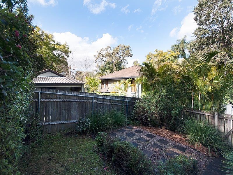 2/16 Darvall Street, Taringa QLD 4068