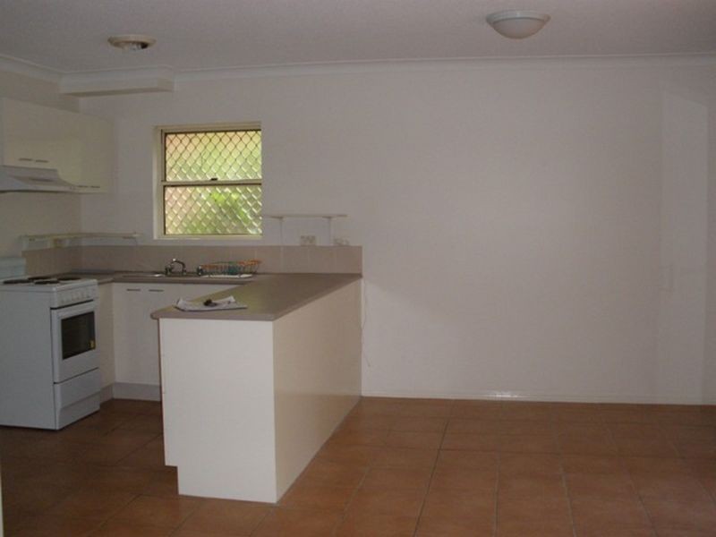 2/124 Carmody Road, St Lucia QLD 4067