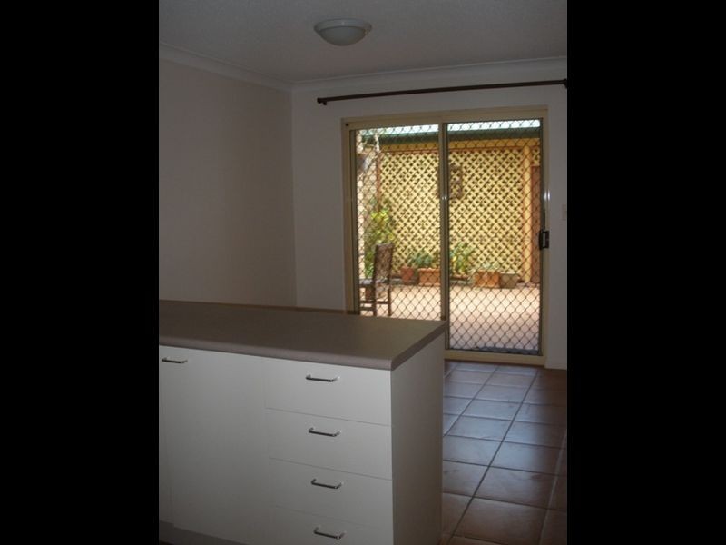 2/124 Carmody Road, St Lucia QLD 4067