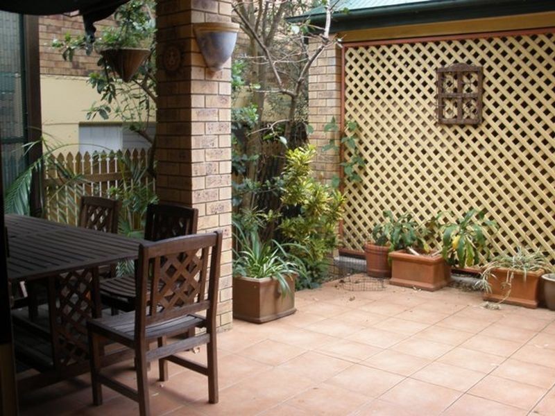 2/124 Carmody Road, St Lucia QLD 4067