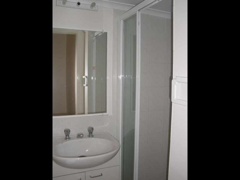 2/124 Carmody Road, St Lucia QLD 4067