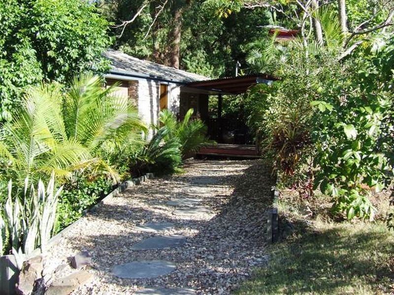 6 Neptune Street, Chapel Hill QLD 4069